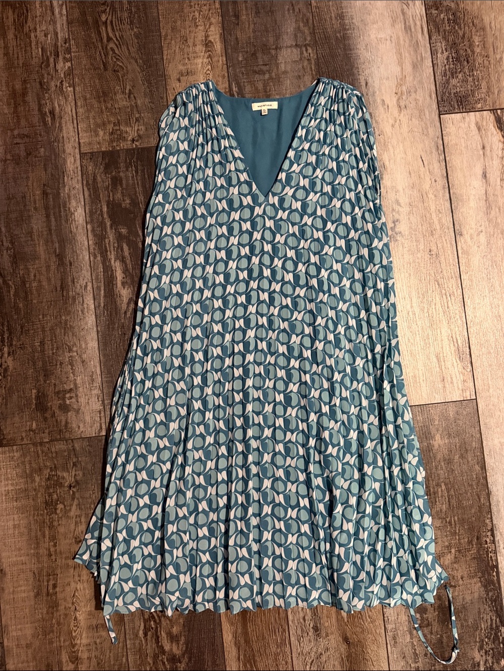 Blue Printed V-Neck Pleated Women’s Dress Max Studio